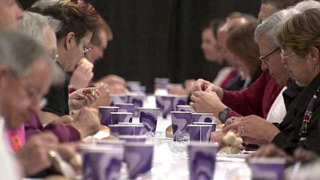Hundreds share New Year's meal in Fayetteville