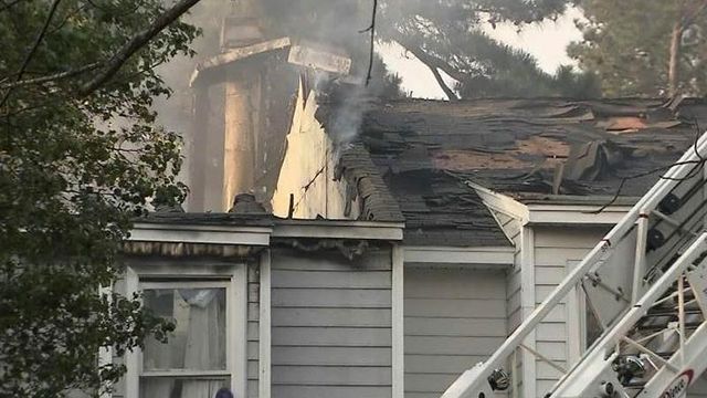 Ten displaced in Raleigh townhouse fire