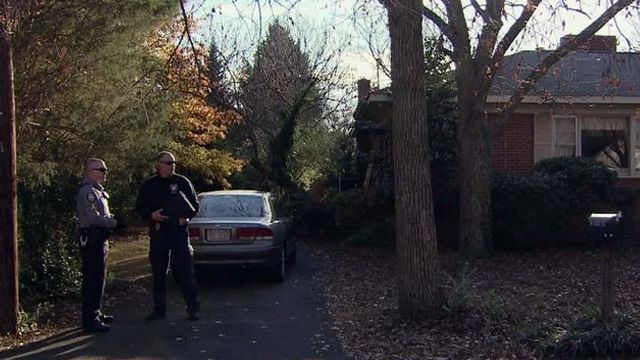 Elderly couple robbed in Apex home