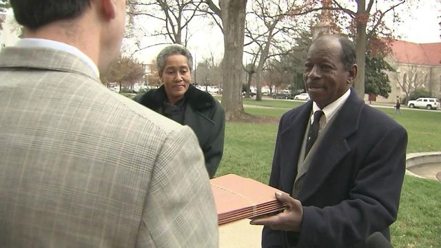 Wilmington 10 delivers more signatures to governor