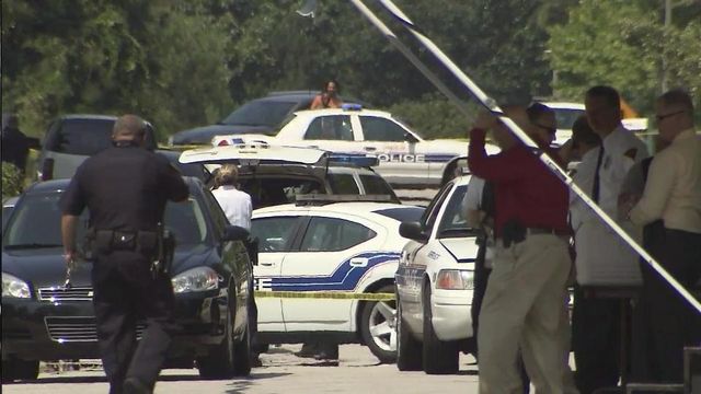 Fayetteville man shoots at police investigating murder