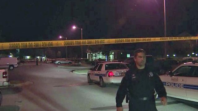 Man critically injured in shooting at Fayetteville apartment complex