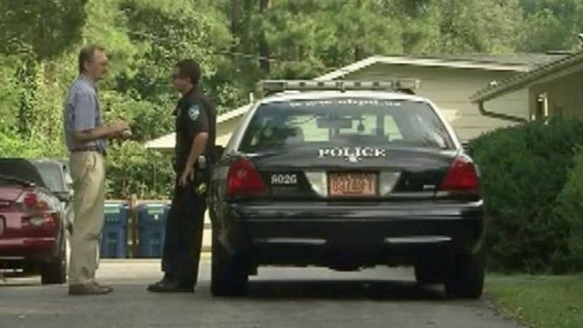 Man killed in stabbing at Chapel Hill apartment