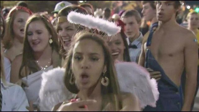Crowds roam at Chapel Hill Halloween celebration