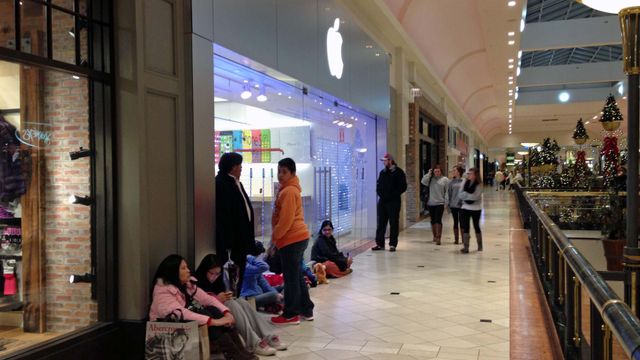 Earlier Black Friday deals ease crowds at some retailers
