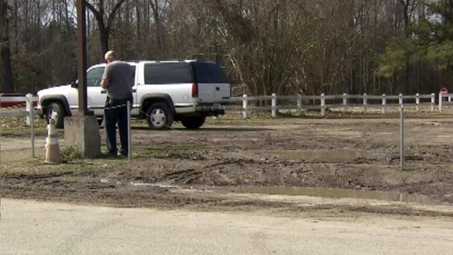 Pikeville parents want muddy school lot paved