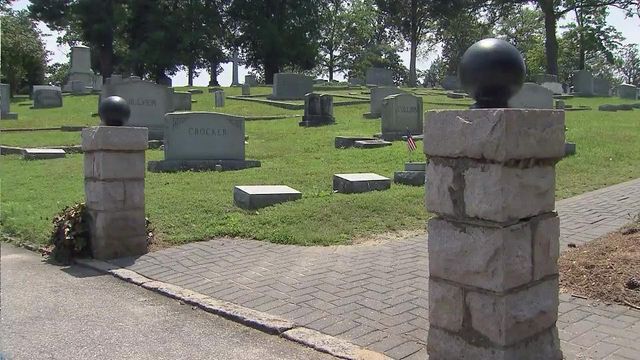 Tour at Historic Oakwood Cemetery provides look at NC history