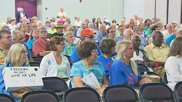 Hundreds meet to discuss fracking