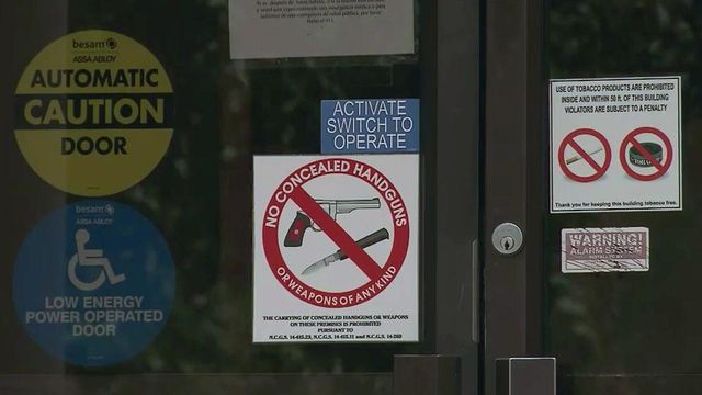Lee County lifts concealed weapons ban in public buildings