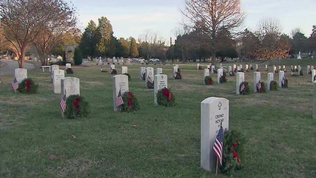Donation of 1,500 wreaths will allow Oakwood Cemetery to honor veterans
