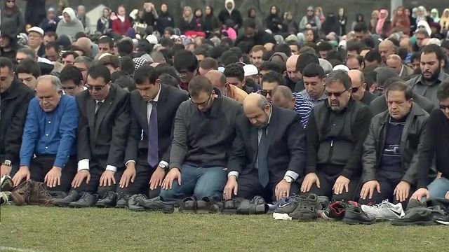 Thousands mourn as Muslim victims laid to rest