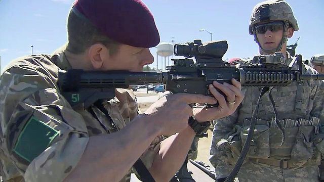 Hundreds of British soldiers train at Fort Bragg