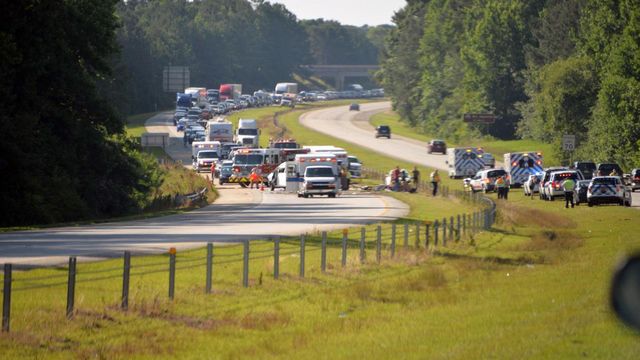 More than a dozen injured after wreck on I-40