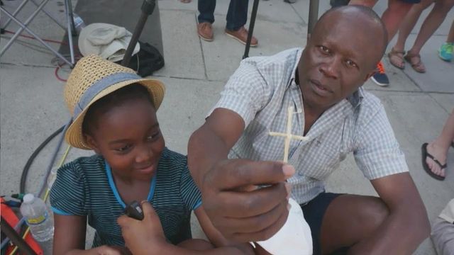 Raleigh father, daughters travel to Charleston