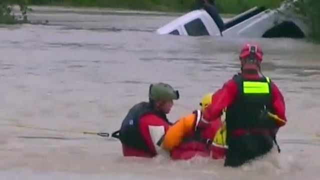 Rescue efforts continue in flooded SC