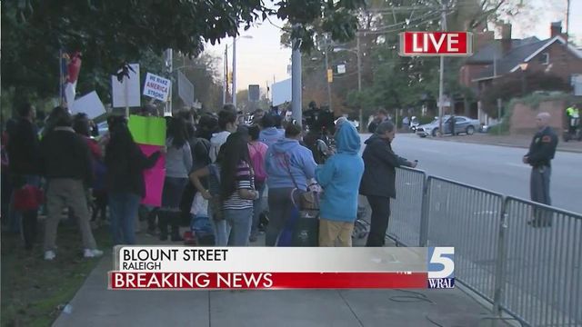 Immigration activists march to Governor's Mansion