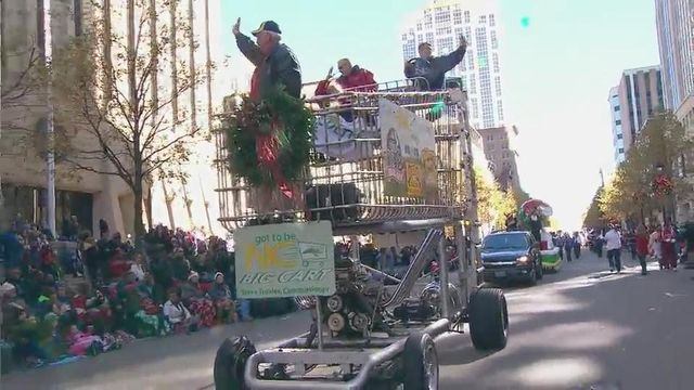 WRAL Christmas Parade takes center stage in downtown Raleigh