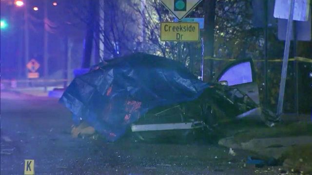 Two crashes kill three people Sunday