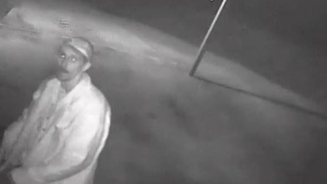 Fayettevile police search for suspect in attempted home break-in