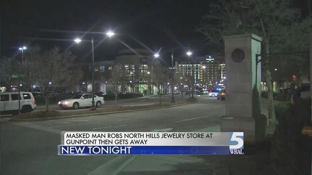 Armed man robs North Hills jewelry store
