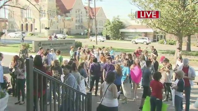 Protestors gather in support of teen picked up by ICE