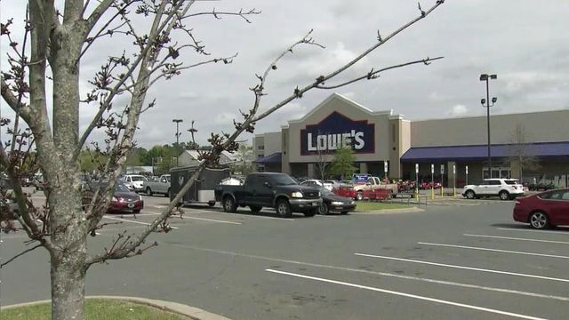 Employees, customers remember riding out 2011 tordado at Lowe's