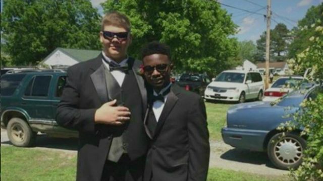 Two teens die in Dunn single-vehicle crash