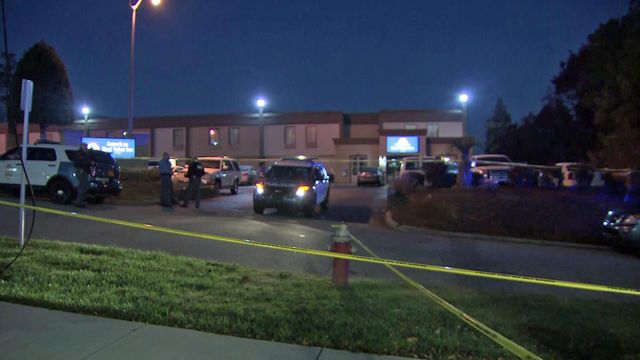 Police searching for hotel murder suspect after Raleigh car chase