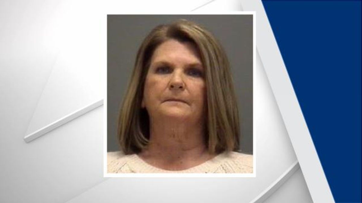 Diana Kelly, HOA embezzlement