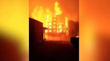 Flames to 200 feet in Raleigh blaze