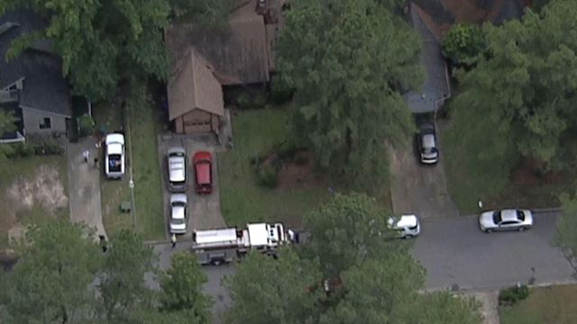 1 killed in Fayetteville home fire