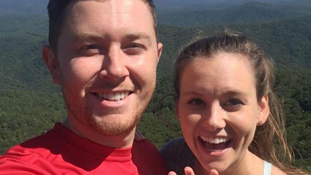 Scotty McCreery proposes to longtime girlfriend 