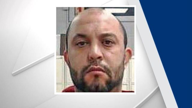 Federal agents say Fayetteville man linked to ISIS