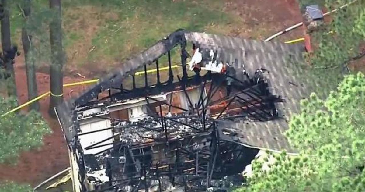 Fire rips through northeast Raleigh apartment building :: WRAL.com