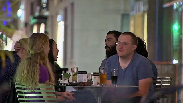 Spring-like weather prompts outdoor dining at Raleigh restaurants
