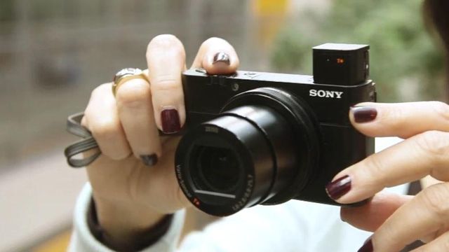 In age of smartphone cameras, point-and-shoot cameras still stand out