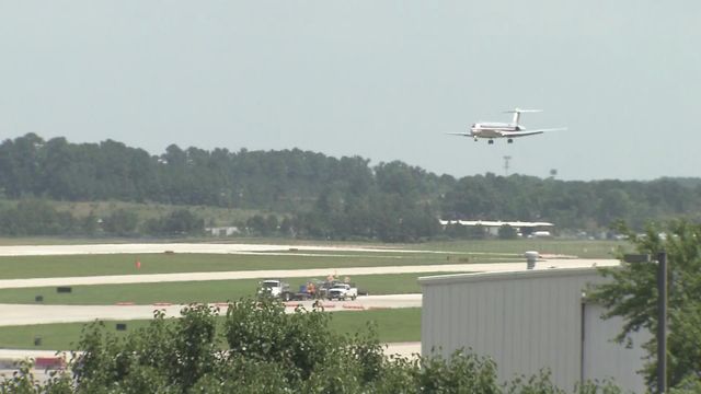 Raw: Plane makes emergency landing on RDU runway