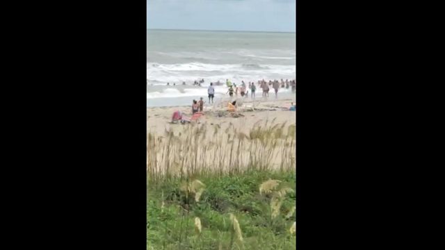 Group forms human chain to pull people from Emerald Isle waters