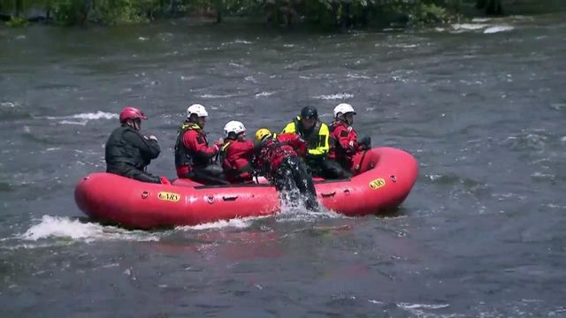 Firefighters train on Neuse River for water rescues in city