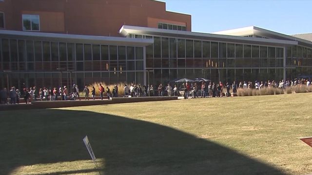 In last day of early voting, crowds make it to the polls