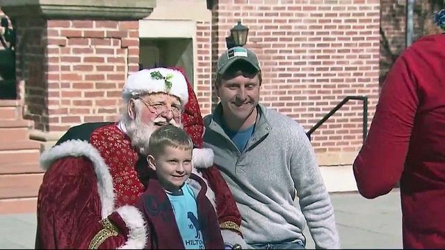 Thousands take to downtown Raleigh for annual Christmas Parade 