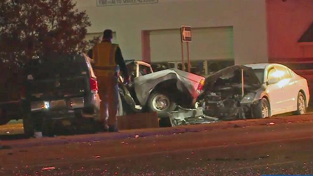 Fayetteville police investigate fatal crash