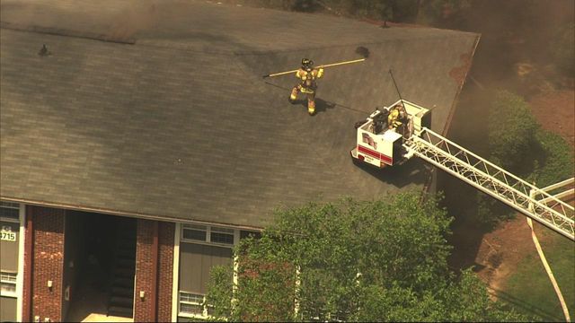 Sky 5 flies over Raleigh apartment fire