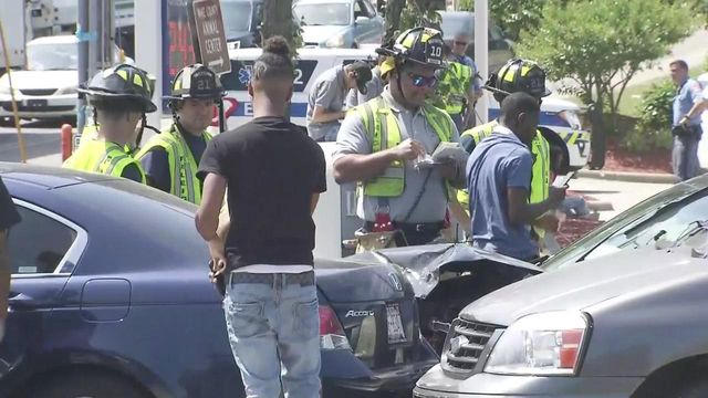 7-car crash shuts New Bern Avenue in Raleigh