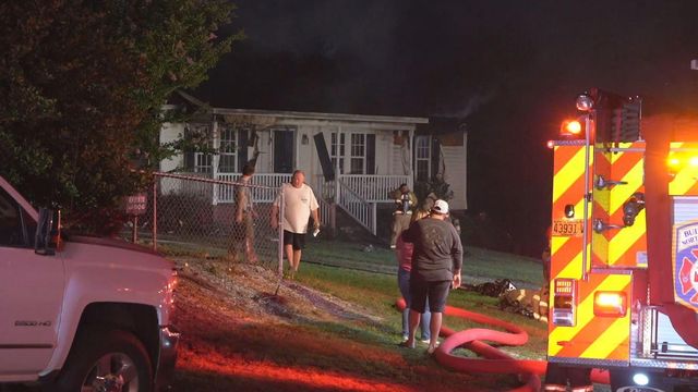 Raw: Crews extinguish Angier house fire