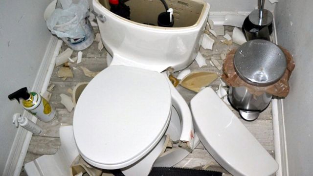 Lightning strikes leads to exploding toilet in Florida