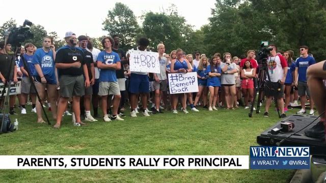 Hundreds come to show support for former Clayton High principal at protest