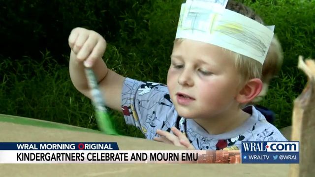 Kindergartners celebrate and mourn 'Eno the Emu'