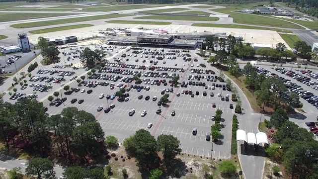 Fayetteville airport open again after plane has trouble landing