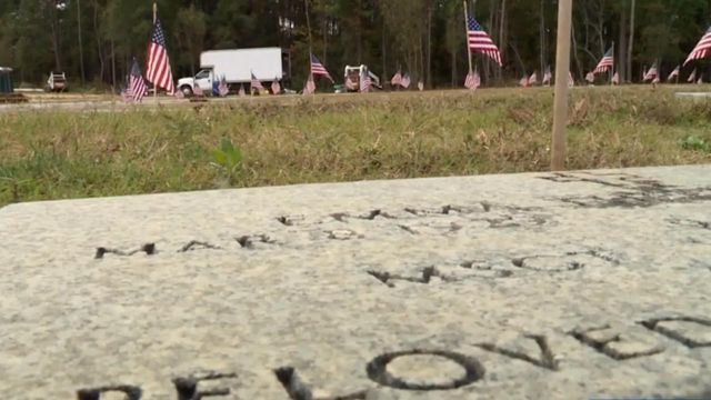 Groups work to put Christmas wreaths on all vet's graves